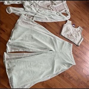 Soft chiffon material. Pistachio color. Medium Size. Beautiful crop top/plazzo